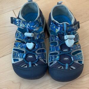 Keen Kids Navy and Bright Blue Closed-Toe Adventure Sandals sz 11